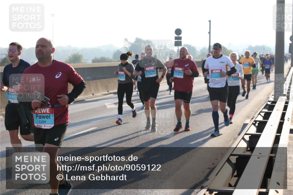 03.10.2025 - Köhlbrandbrückenlauf Lena Gebhardt http://msf.ph/oto/9059122 03.10.2025 09:18:43 Position 1 1506, 1299, 1181, 1191 meine-sportfotos.de