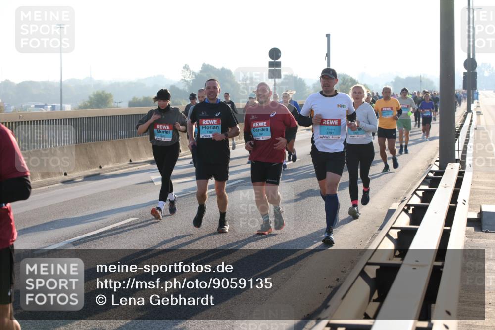 03.10.2025 - Köhlbrandbrückenlauf Lena Gebhardt http://msf.ph/oto/9059135 03.10.2025 09:18:43 Position 1 1227, 1181, 1191, 3791 meine-sportfotos.de