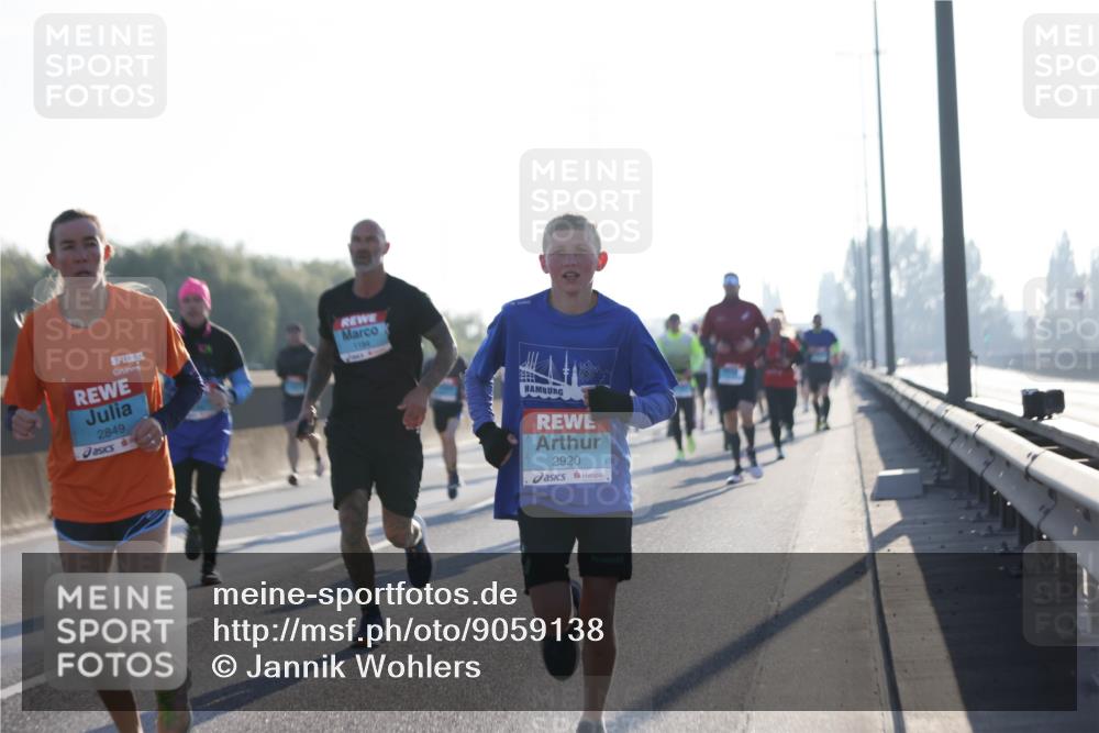 03.10.2025 - Köhlbrandbrückenlauf Jannik Wohlers http://msf.ph/oto/9059138 03.10.2025 09:14:16 Position 3 1194, 2849, 2920 meine-sportfotos.de