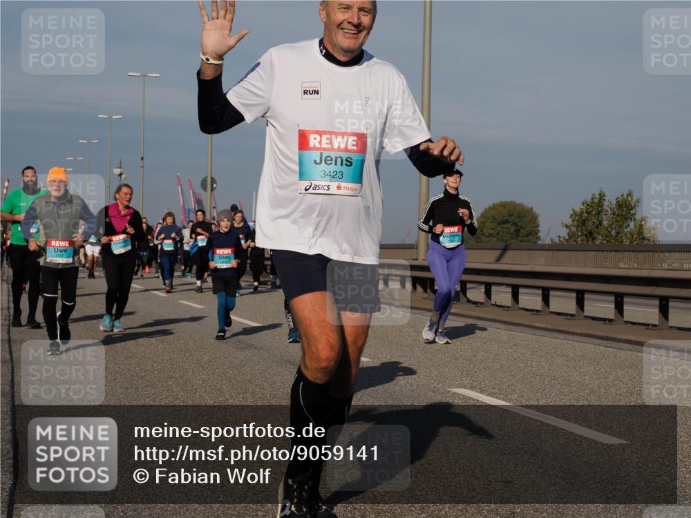 03.10.2025 - Köhlbrandbrückenlauf Fabian Wolf http://msf.ph/oto/9059141 03.10.2025 10:04:42 Position 3 2187, 3423, 2524 meine-sportfotos.de
