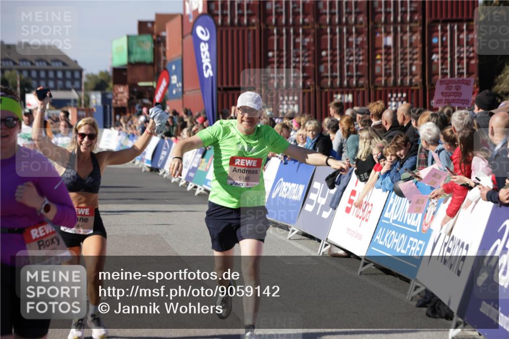03.10.2025 - Köhlbrandbrückenlauf Jannik Wohlers http://msf.ph/oto/9059142 03.10.2025 13:12:13 Ziel 4176, 4305, 4369, 4468, 4470, 4474, 4656, 5644, 5856, 5927, 6098, 6121, 6184, 6185, 6565, 6566 meine-sportfotos.de