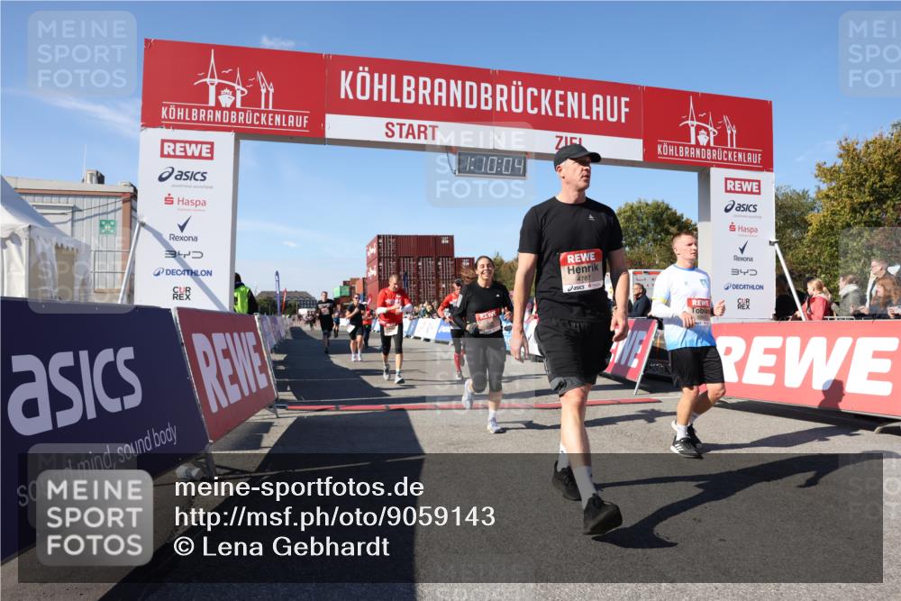 03.10.2025 - Köhlbrandbrückenlauf Lena Gebhardt http://msf.ph/oto/9059143 03.10.2025 13:10:05 Ziel 4196, 4260, 4573, 4730, 4787, 4929, 5763, 5977, 6083, 6111, 6428, 6432, 6750, 6764, 6813 meine-sportfotos.de
