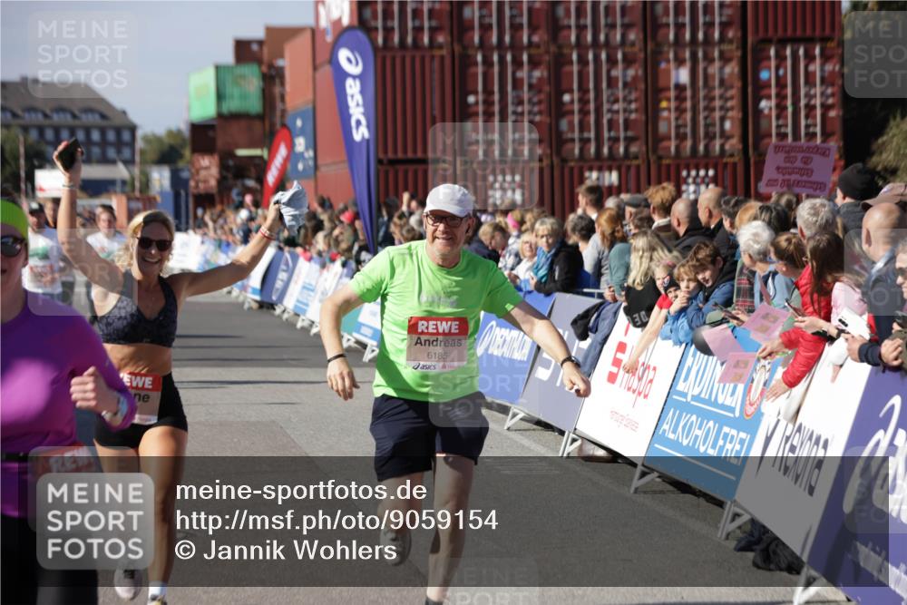 03.10.2025 - Köhlbrandbrückenlauf Jannik Wohlers http://msf.ph/oto/9059154 03.10.2025 13:12:13 Ziel 4176, 4305, 4369, 4468, 4470, 4474, 4656, 5644, 5856, 5927, 6098, 6121, 6184, 6185, 6565, 6566 meine-sportfotos.de