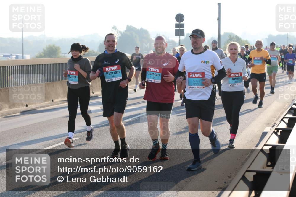 03.10.2025 - Köhlbrandbrückenlauf Lena Gebhardt http://msf.ph/oto/9059162 03.10.2025 09:18:43 Position 1 1227, 1181, 1191, 3791, 1395 meine-sportfotos.de