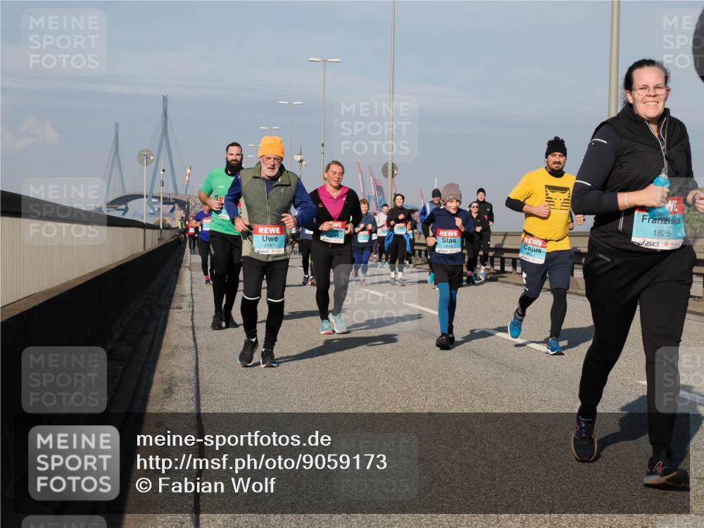 03.10.2025 - Köhlbrandbrückenlauf Fabian Wolf http://msf.ph/oto/9059173 03.10.2025 10:04:43 Position 3 0, 2187, 2842, 1825 meine-sportfotos.de