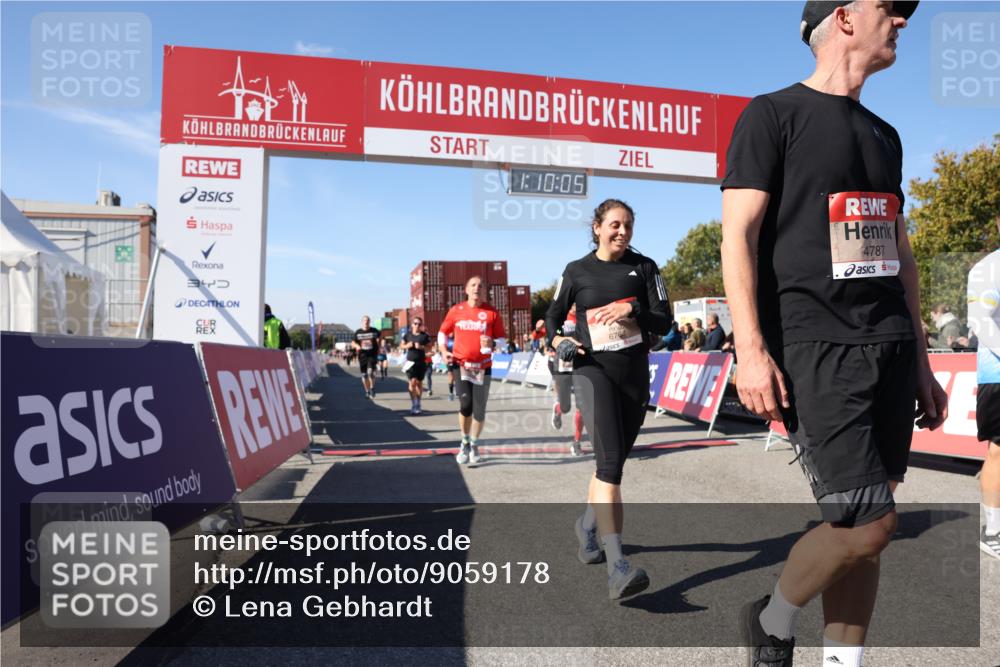 03.10.2025 - Köhlbrandbrückenlauf Lena Gebhardt http://msf.ph/oto/9059178 03.10.2025 13:10:06 Ziel 4196, 4260, 4573, 4730, 4787, 4929, 5763, 5977, 6083, 6111, 6428, 6432, 6750, 6764, 6813 meine-sportfotos.de