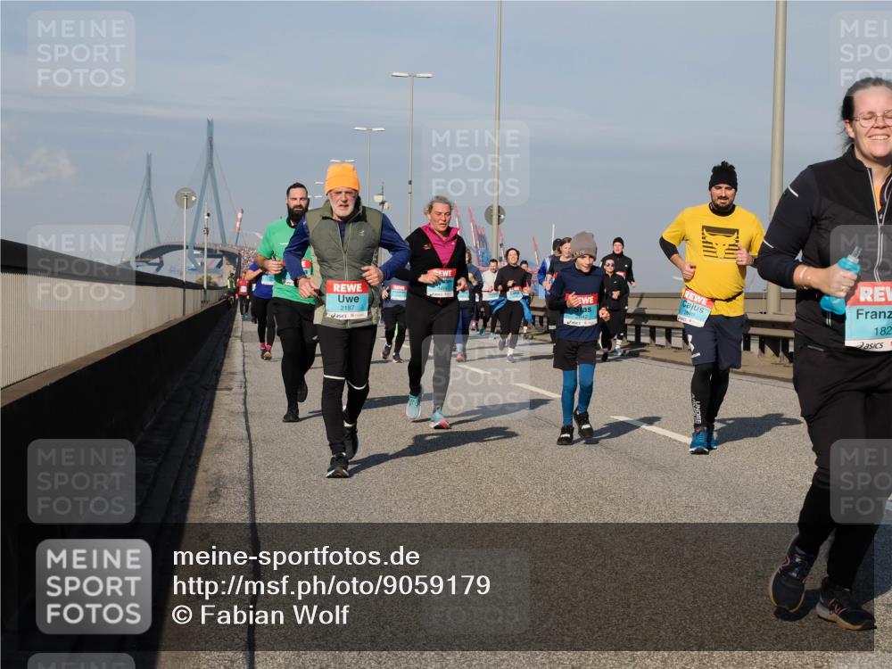 03.10.2025 - Köhlbrandbrückenlauf Fabian Wolf http://msf.ph/oto/9059179 03.10.2025 10:04:43 Position 3 2187, 1414, 2840, 182 meine-sportfotos.de