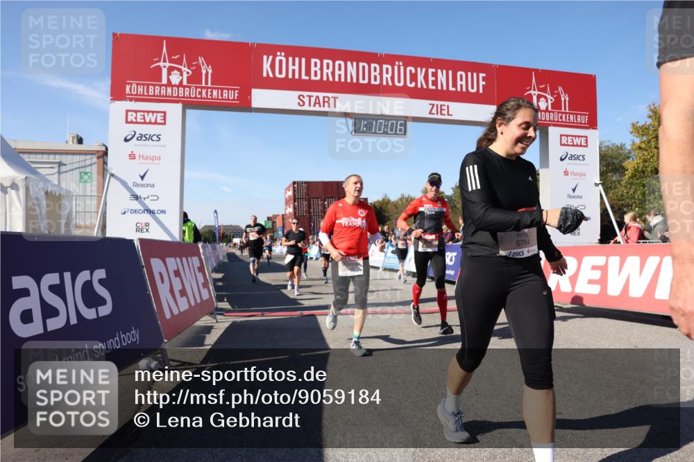 03.10.2025 - Köhlbrandbrückenlauf Lena Gebhardt http://msf.ph/oto/9059184 03.10.2025 13:10:06 Ziel 4196, 4260, 4573, 4730, 4787, 4929, 5763, 5977, 6083, 6111, 6428, 6432, 6750, 6764, 6813 meine-sportfotos.de