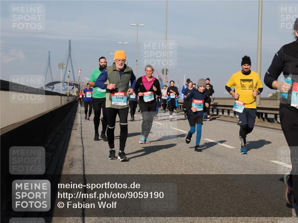 03.10.2025 - Köhlbrandbrückenlauf Fabian Wolf http://msf.ph/oto/9059190 03.10.2025 10:04:43 Position 3 2187, 1414, 2840, 2842 meine-sportfotos.de