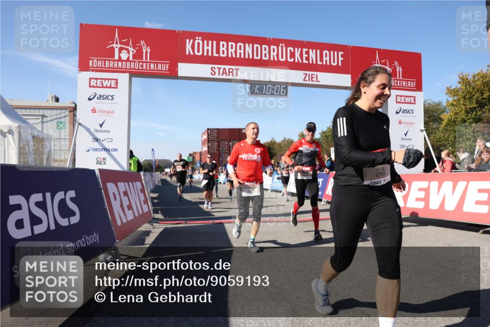 03.10.2025 - Köhlbrandbrückenlauf Lena Gebhardt http://msf.ph/oto/9059193 03.10.2025 13:10:06 Ziel 4196, 4260, 4573, 4730, 4787, 4929, 5763, 5977, 6083, 6111, 6428, 6432, 6750, 6764, 6813 meine-sportfotos.de