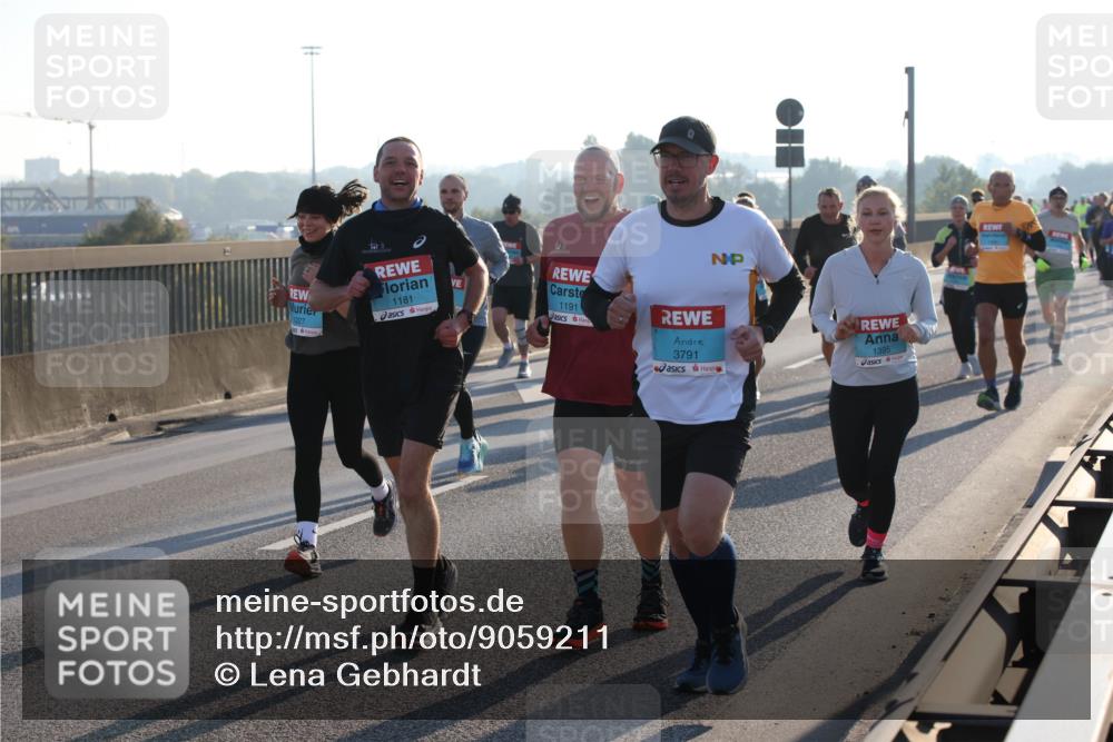 03.10.2025 - Köhlbrandbrückenlauf Lena Gebhardt http://msf.ph/oto/9059211 03.10.2025 09:18:44 Position 1 1227, 1181, 1191, 3791, 1395 meine-sportfotos.de