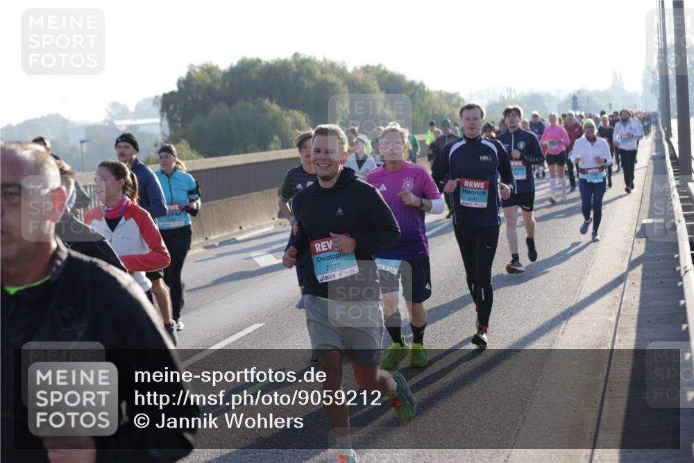 03.10.2025 - Köhlbrandbrückenlauf Jannik Wohlers http://msf.ph/oto/9059212 03.10.2025 09:22:08 Position 3 2577, 3562, 3147 meine-sportfotos.de