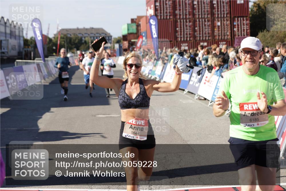 03.10.2025 - Köhlbrandbrückenlauf Jannik Wohlers http://msf.ph/oto/9059228 03.10.2025 13:12:15 Ziel 4176, 4266, 4305, 4369, 4468, 4470, 4474, 4656, 5062, 5644, 6098, 6121, 6185, 6565, 6566 meine-sportfotos.de