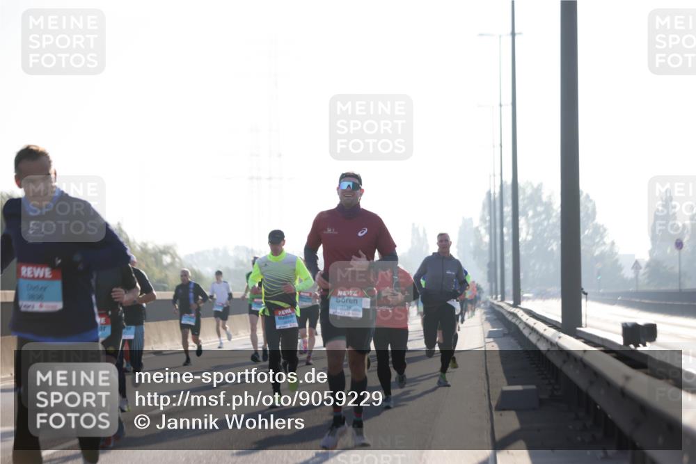 03.10.2025 - Köhlbrandbrückenlauf Jannik Wohlers http://msf.ph/oto/9059229 03.10.2025 09:14:19 Position 3 4504, 3118 meine-sportfotos.de