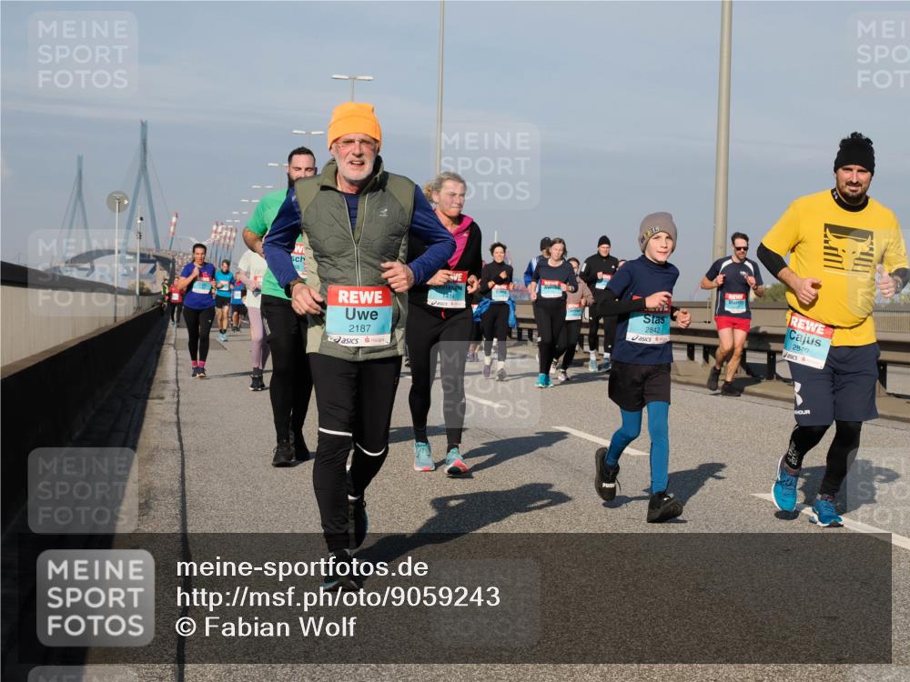 03.10.2025 - Köhlbrandbrückenlauf Fabian Wolf http://msf.ph/oto/9059243 03.10.2025 10:04:44 Position 3 2187, 2842, 2840 meine-sportfotos.de