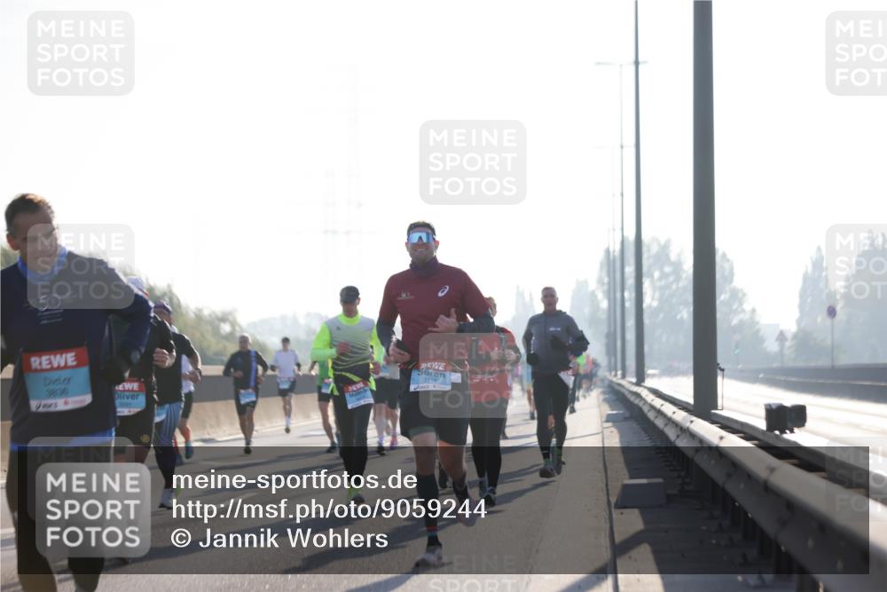 03.10.2025 - Köhlbrandbrückenlauf Jannik Wohlers http://msf.ph/oto/9059244 03.10.2025 09:14:19 Position 3 9502, 2826, 3091, 3118 meine-sportfotos.de