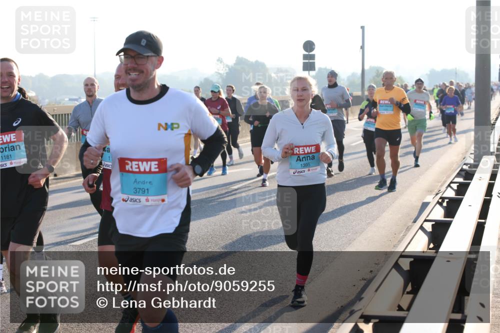 03.10.2025 - Köhlbrandbrückenlauf Lena Gebhardt http://msf.ph/oto/9059255 03.10.2025 09:18:45 Position 1 1181, 1, 3791, 1395 meine-sportfotos.de