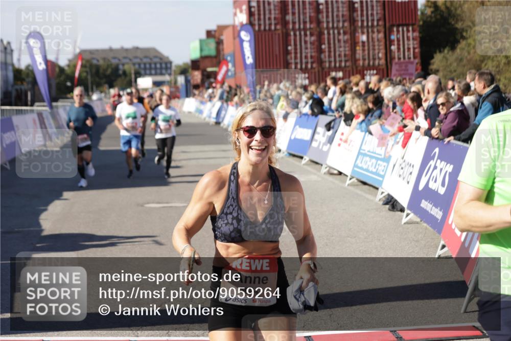 03.10.2025 - Köhlbrandbrückenlauf Jannik Wohlers http://msf.ph/oto/9059264 03.10.2025 13:12:15 Ziel 4176, 4266, 4305, 4369, 4468, 4470, 4474, 4656, 5062, 5644, 6098, 6121, 6185, 6565, 6566 meine-sportfotos.de