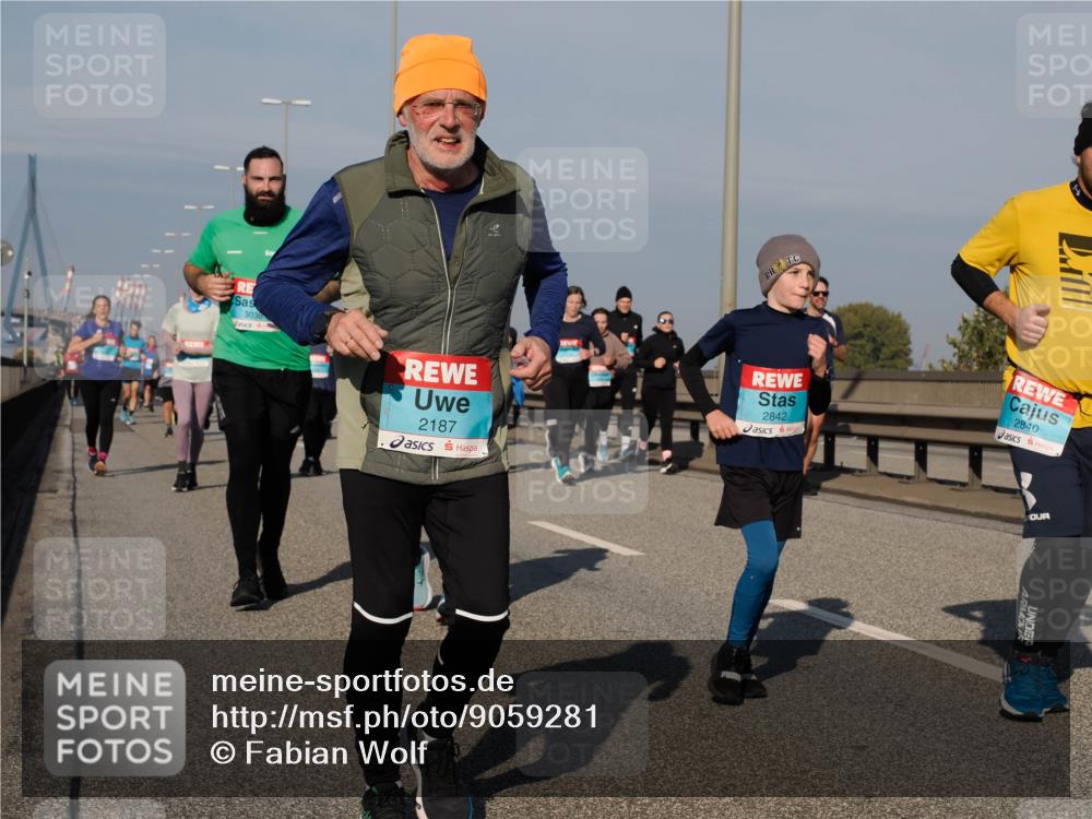 03.10.2025 - Köhlbrandbrückenlauf Fabian Wolf http://msf.ph/oto/9059281 03.10.2025 10:04:45 Position 3 3038, 2187, 2842, 2840 meine-sportfotos.de