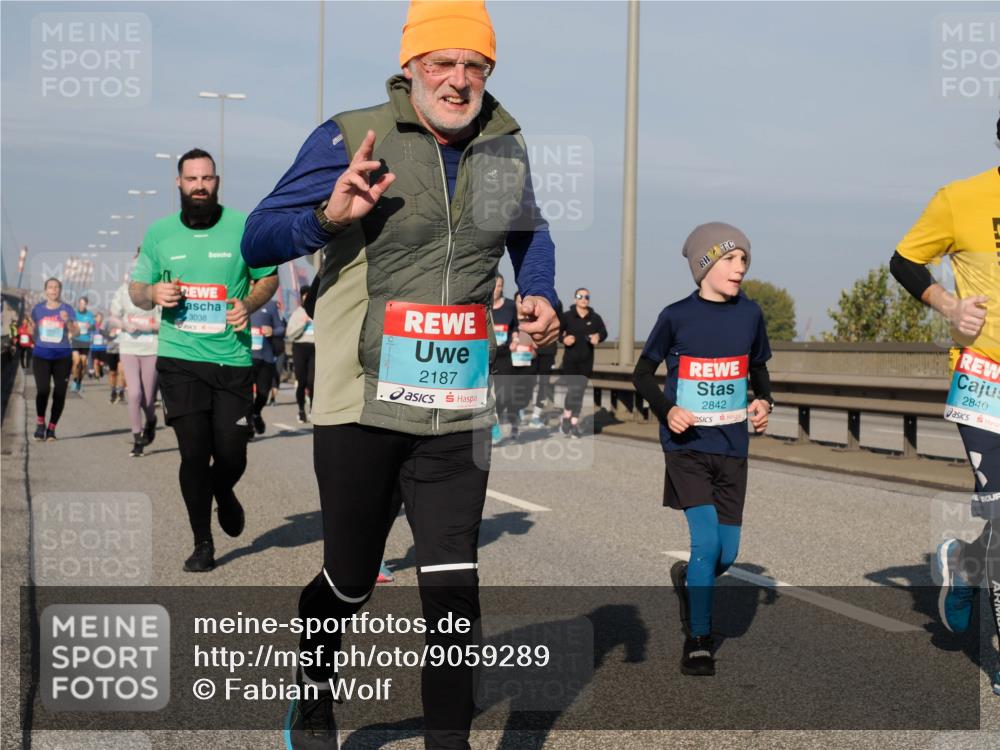03.10.2025 - Köhlbrandbrückenlauf Fabian Wolf http://msf.ph/oto/9059289 03.10.2025 10:04:45 Position 3 3038, 2187, 2842, 2840 meine-sportfotos.de