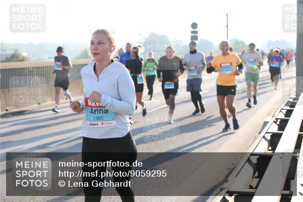 03.10.2025 - Köhlbrandbrückenlauf Lena Gebhardt http://msf.ph/oto/9059295 03.10.2025 09:18:46 Position 1 1395 meine-sportfotos.de