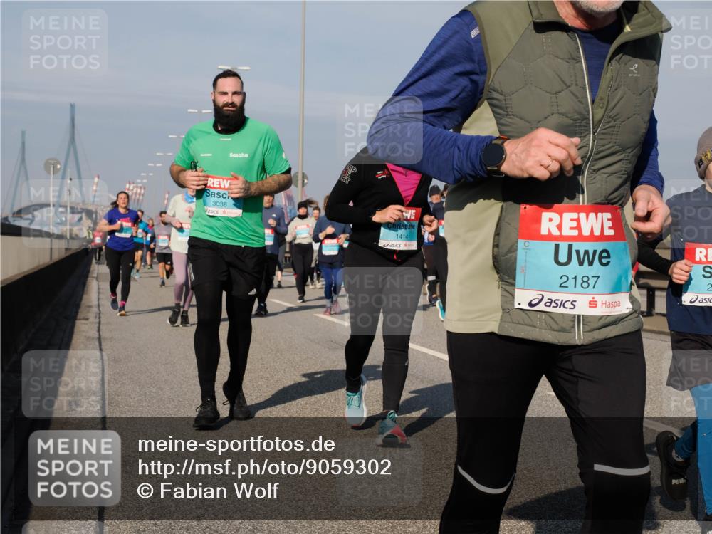 03.10.2025 - Köhlbrandbrückenlauf Fabian Wolf http://msf.ph/oto/9059302 03.10.2025 10:04:46 Position 3 3038, 1414, 2187, 2 meine-sportfotos.de