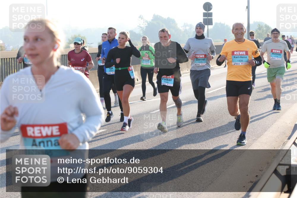 03.10.2025 - Köhlbrandbrückenlauf Lena Gebhardt http://msf.ph/oto/9059304 03.10.2025 09:18:46 Position 1 1395, 2944, 1149, 1378, 1428, 1776 meine-sportfotos.de