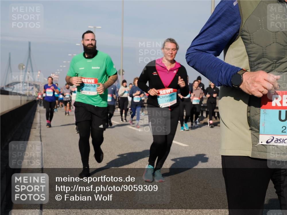 03.10.2025 - Köhlbrandbrückenlauf Fabian Wolf http://msf.ph/oto/9059309 03.10.2025 10:04:46 Position 3 3038, 1414, 2 meine-sportfotos.de