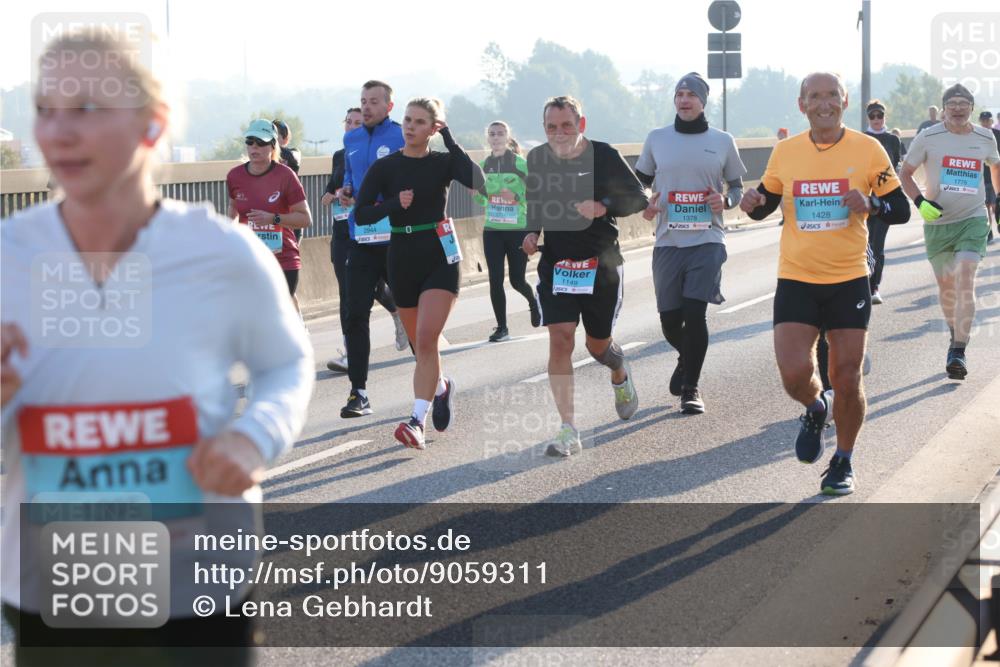 03.10.2025 - Köhlbrandbrückenlauf Lena Gebhardt http://msf.ph/oto/9059311 03.10.2025 09:18:46 Position 1 1395, 0, 1149, 1378, 1428, 1776 meine-sportfotos.de