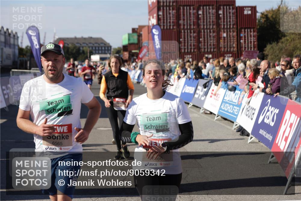 03.10.2025 - Köhlbrandbrückenlauf Jannik Wohlers http://msf.ph/oto/9059342 03.10.2025 13:12:20 Ziel 4266, 4369, 4470, 4656, 4745, 4908, 5062, 5644, 6098, 6121, 6185, 6565, 6566 meine-sportfotos.de