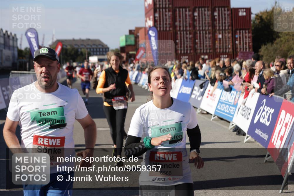 03.10.2025 - Köhlbrandbrückenlauf Jannik Wohlers http://msf.ph/oto/9059357 03.10.2025 13:12:20 Ziel 4266, 4369, 4470, 4656, 4745, 4908, 5062, 5644, 6098, 6121, 6185, 6565, 6566 meine-sportfotos.de