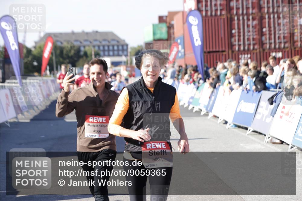 03.10.2025 - Köhlbrandbrückenlauf Jannik Wohlers http://msf.ph/oto/9059365 03.10.2025 13:12:21 Ziel 4266, 4369, 4470, 4656, 4745, 4908, 5062, 5644, 6098, 6185, 6565, 6566 meine-sportfotos.de