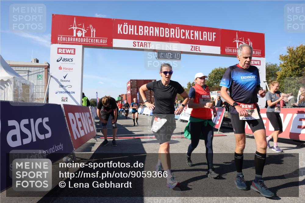 03.10.2025 - Köhlbrandbrückenlauf Lena Gebhardt http://msf.ph/oto/9059366 03.10.2025 13:10:10 Ziel 4196, 4343, 4573, 4683, 4730, 4787, 4822, 4929, 5029, 5977, 6083, 6111, 6428, 6432, 6764, 6813 meine-sportfotos.de