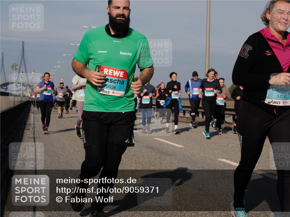 03.10.2025 - Köhlbrandbrückenlauf Fabian Wolf http://msf.ph/oto/9059371 03.10.2025 10:04:47 Position 3 1414, 3038 meine-sportfotos.de