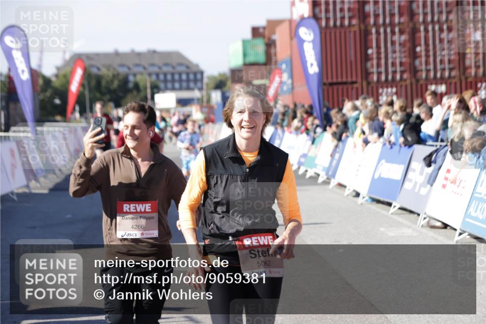 03.10.2025 - Köhlbrandbrückenlauf Jannik Wohlers http://msf.ph/oto/9059381 03.10.2025 13:12:21 Ziel 4266, 4369, 4470, 4656, 4745, 4908, 5062, 5644, 6098, 6185, 6565, 6566 meine-sportfotos.de