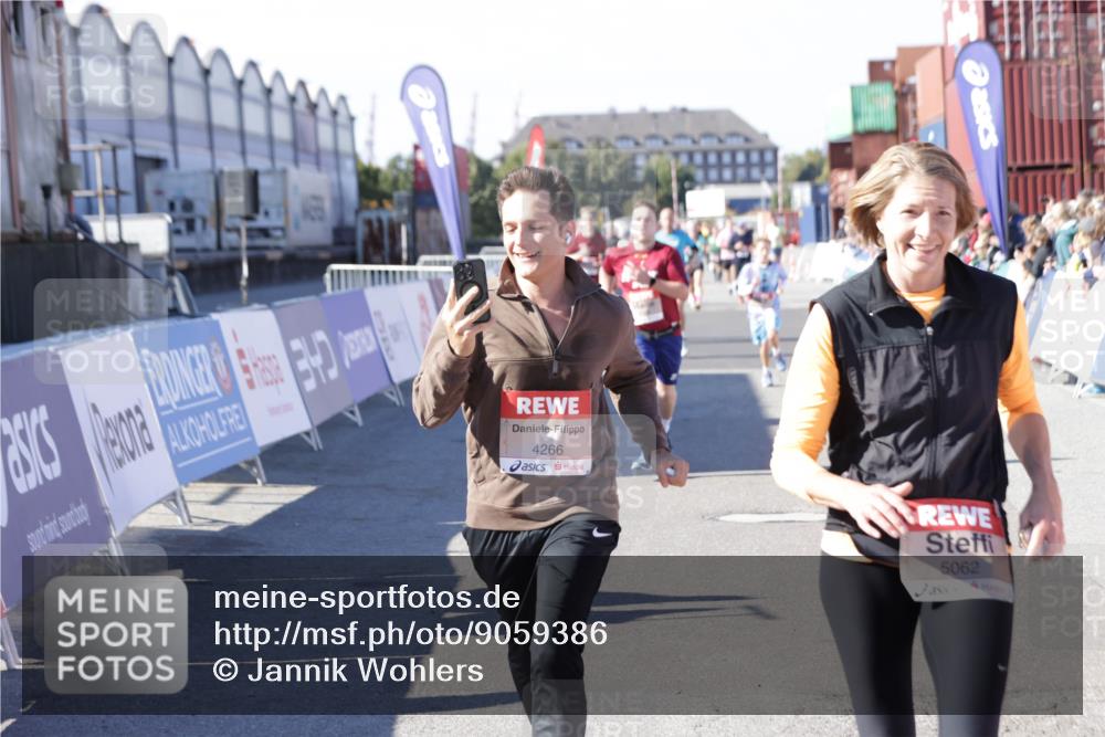 03.10.2025 - Köhlbrandbrückenlauf Jannik Wohlers http://msf.ph/oto/9059386 03.10.2025 13:12:21 Ziel 4266, 4369, 4470, 4656, 4745, 4908, 5062, 5644, 6098, 6185, 6565, 6566 meine-sportfotos.de