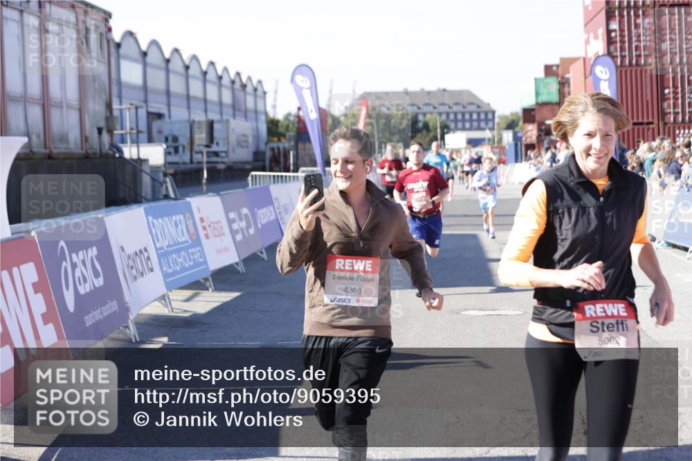 03.10.2025 - Köhlbrandbrückenlauf Jannik Wohlers http://msf.ph/oto/9059395 03.10.2025 13:12:21 Ziel 4266, 4369, 4470, 4656, 4745, 4908, 5062, 5644, 6098, 6185, 6565, 6566 meine-sportfotos.de