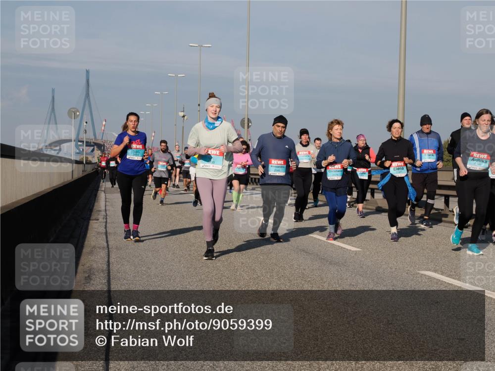 03.10.2025 - Köhlbrandbrückenlauf Fabian Wolf http://msf.ph/oto/9059399 03.10.2025 10:04:49 Position 3 2140, 2078, 1147, 2045 meine-sportfotos.de