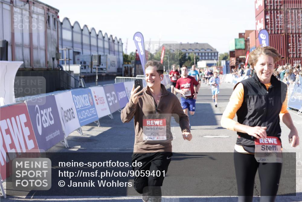 03.10.2025 - Köhlbrandbrückenlauf Jannik Wohlers http://msf.ph/oto/9059401 03.10.2025 13:12:21 Ziel 4266, 4369, 4470, 4656, 4745, 4908, 5062, 5644, 6098, 6185, 6565, 6566 meine-sportfotos.de