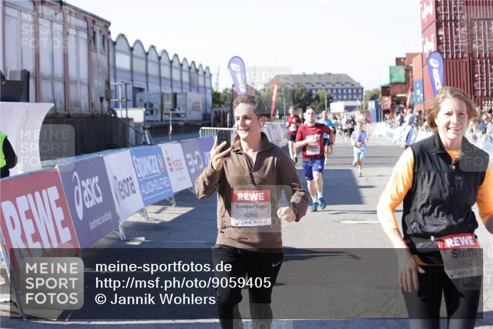 03.10.2025 - Köhlbrandbrückenlauf Jannik Wohlers http://msf.ph/oto/9059405 03.10.2025 13:12:21 Ziel 4266, 4369, 4470, 4656, 4745, 4908, 5062, 5644, 6098, 6185, 6565, 6566 meine-sportfotos.de
