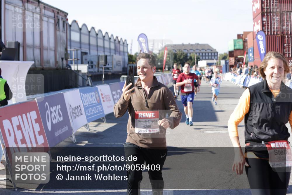 03.10.2025 - Köhlbrandbrückenlauf Jannik Wohlers http://msf.ph/oto/9059409 03.10.2025 13:12:21 Ziel 4266, 4369, 4470, 4656, 4745, 4908, 5062, 5644, 6098, 6185, 6565, 6566 meine-sportfotos.de