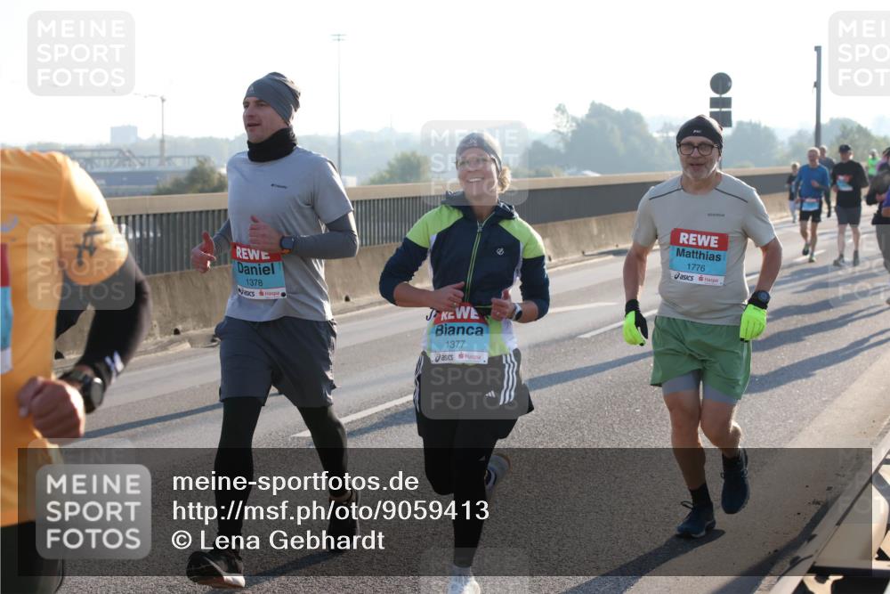 03.10.2025 - Köhlbrandbrückenlauf Lena Gebhardt http://msf.ph/oto/9059413 03.10.2025 09:18:49 Position 1 1378, 1377, 1776 meine-sportfotos.de