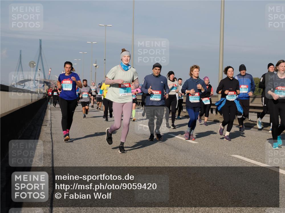 03.10.2025 - Köhlbrandbrückenlauf Fabian Wolf http://msf.ph/oto/9059420 03.10.2025 10:04:49 Position 3 3810, 2140, 2078, 1147, 2045 meine-sportfotos.de
