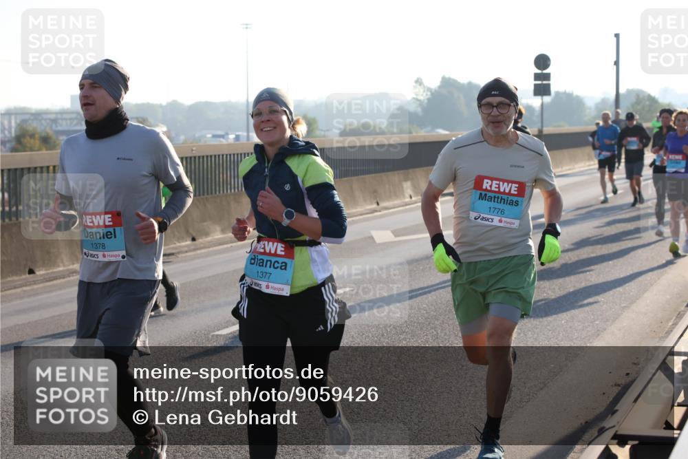 03.10.2025 - Köhlbrandbrückenlauf Lena Gebhardt http://msf.ph/oto/9059426 03.10.2025 09:18:49 Position 1 1378, 1377, 1776 meine-sportfotos.de