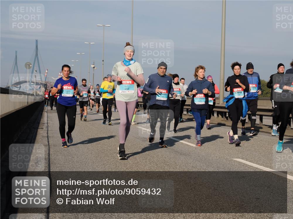 03.10.2025 - Köhlbrandbrückenlauf Fabian Wolf http://msf.ph/oto/9059432 03.10.2025 10:04:49 Position 3 3810, 3803, 2140, 2078 meine-sportfotos.de