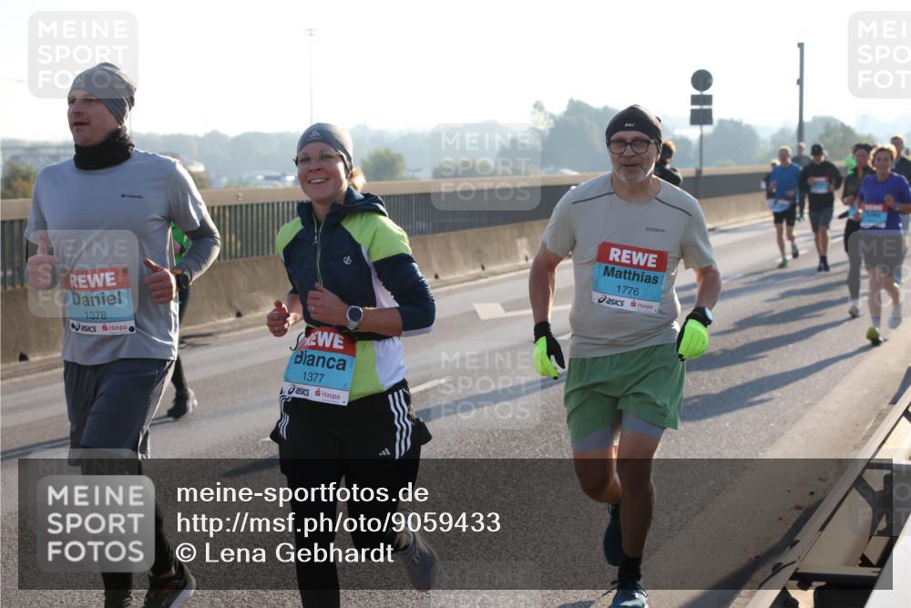 03.10.2025 - Köhlbrandbrückenlauf Lena Gebhardt http://msf.ph/oto/9059433 03.10.2025 09:18:49 Position 1 1378, 1377, 1776 meine-sportfotos.de