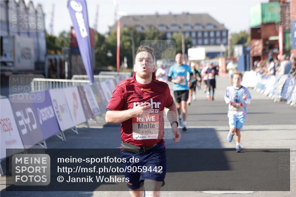 03.10.2025 - Köhlbrandbrückenlauf Jannik Wohlers http://msf.ph/oto/9059442 03.10.2025 13:12:23 Ziel 4189, 4266, 4638, 4656, 4745, 4908, 5062, 5644, 6098, 6185, 6565, 6566 meine-sportfotos.de