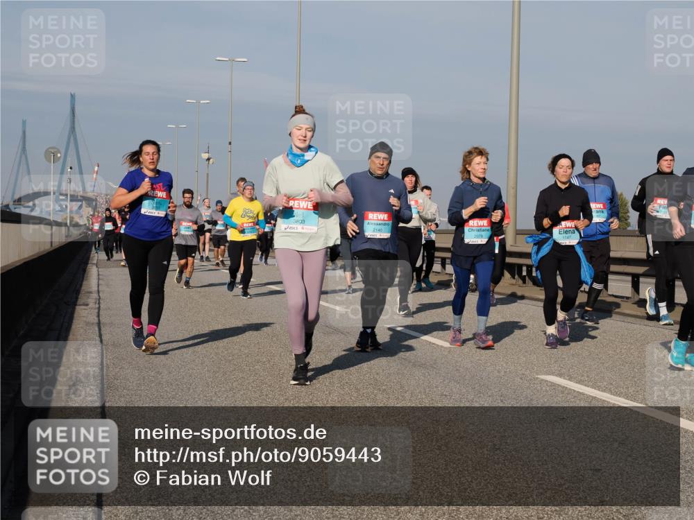 03.10.2025 - Köhlbrandbrückenlauf Fabian Wolf http://msf.ph/oto/9059443 03.10.2025 10:04:49 Position 3 2151, 3803, 2140, 2078, 1147 meine-sportfotos.de