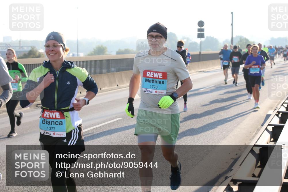 03.10.2025 - Köhlbrandbrückenlauf Lena Gebhardt http://msf.ph/oto/9059444 03.10.2025 09:18:49 Position 1 1377, 1776 meine-sportfotos.de