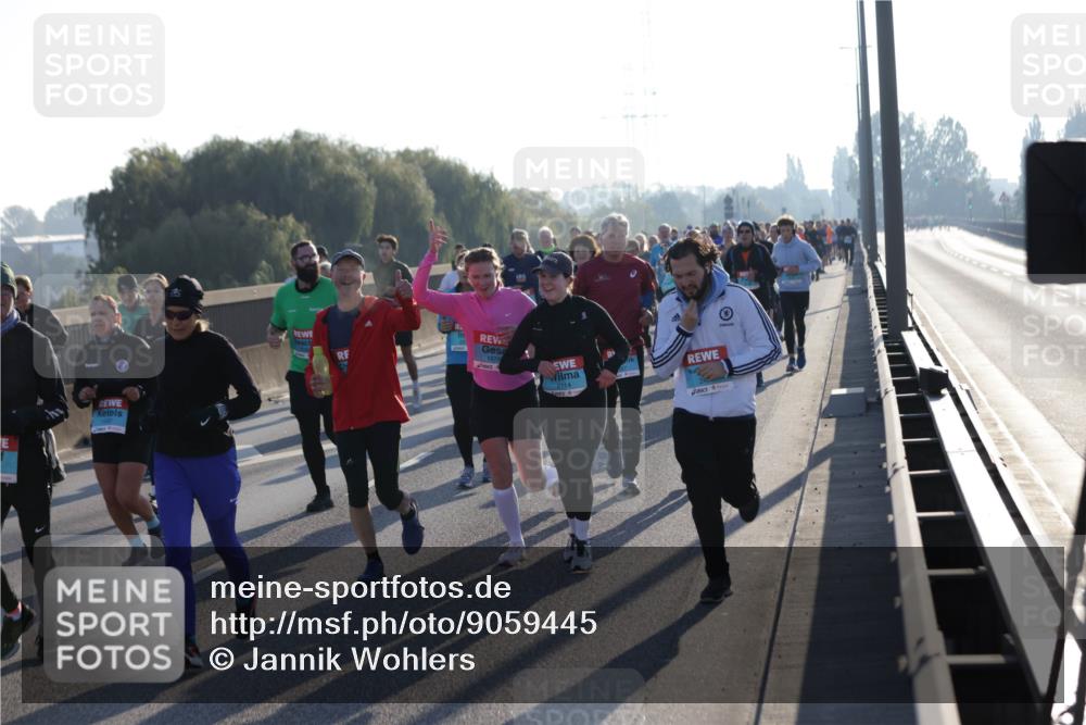 03.10.2025 - Köhlbrandbrückenlauf Jannik Wohlers http://msf.ph/oto/9059445 03.10.2025 09:22:15 Position 3 1977, 2114 meine-sportfotos.de